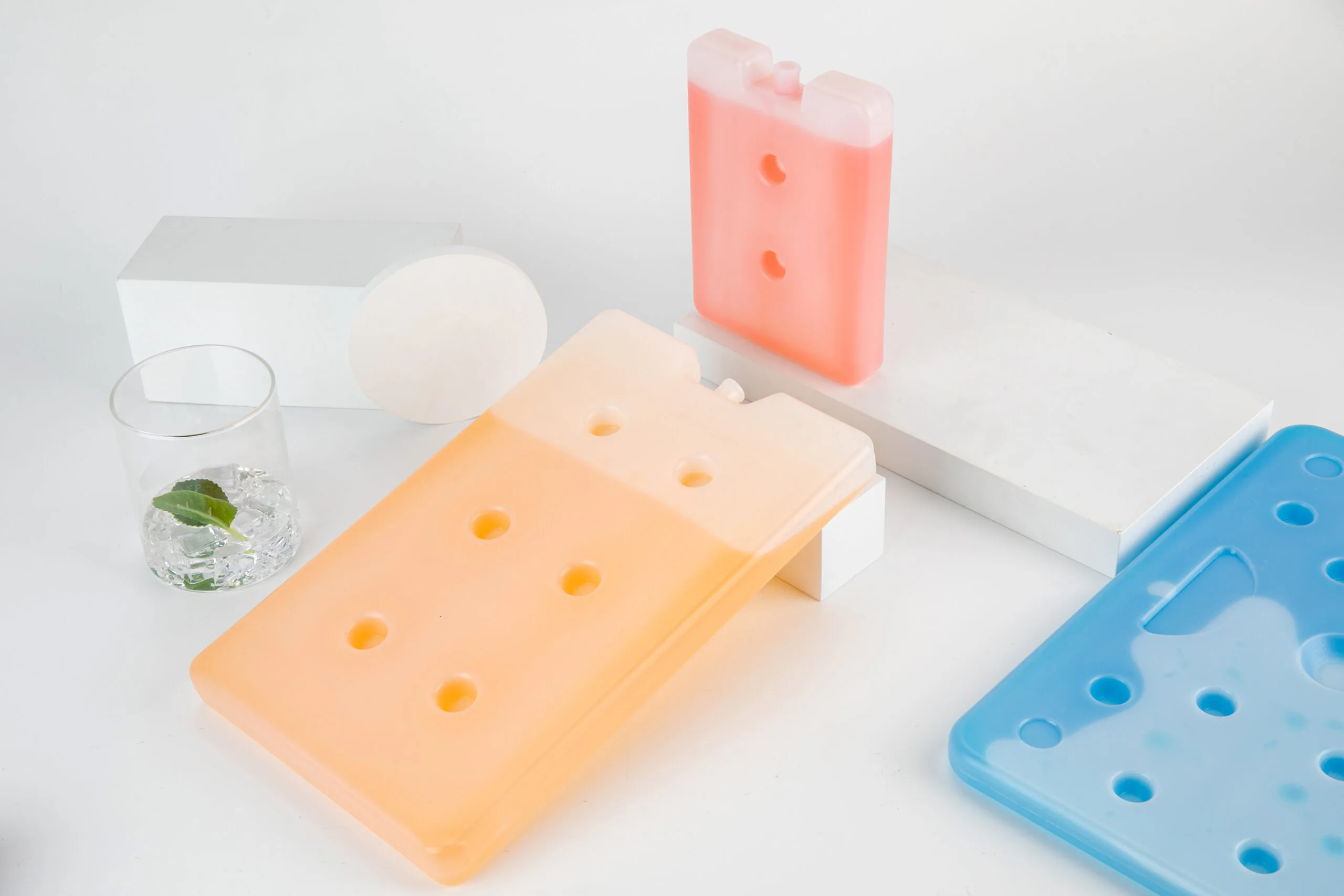 HOW TO USE PCM( PHASE CHANGE MATERIALS ) WITH INSULATED TEMPERATURE CONTROLLED PACKAGING