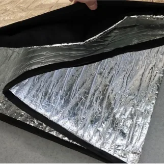 Produktbild der isolierten Alufolien-Palettenabdeckungen mit Schaumstoff