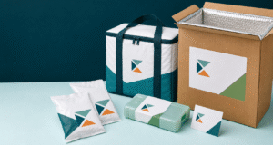 Private-label cold chain packaging with branded gel packs, sac isotherme, ice brick and carton